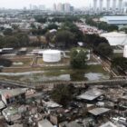 oto udara permukiman penduduk yang hangus terbakar dampak kebakaran Depo Pertamina Plumpang di Jalan Koramil, Rawa Badak Selatan, Koja, Jakarta, Sabtu (4/3/2023). (ANTARA FOTO/M RISYAL HIDAYAT)