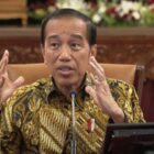 Presiden Jokowi memerintahkan Menteri BUMN Erick Thohir memprioritaskan korban kebakaran depo Pertamina Plumpang, Jakarta Utara. (Foto: Tangkapan layar youtube Sekretariat Presiden)