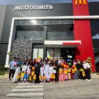 Foto bersama anak panti asuhan