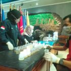 Suasana tes urine di Auditorium 3D Bontang