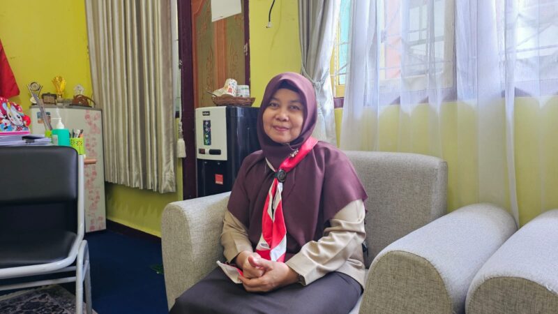 Kepala SDN 005 Bontang Selatan, Umi Syafarotun (Foto: Jay)