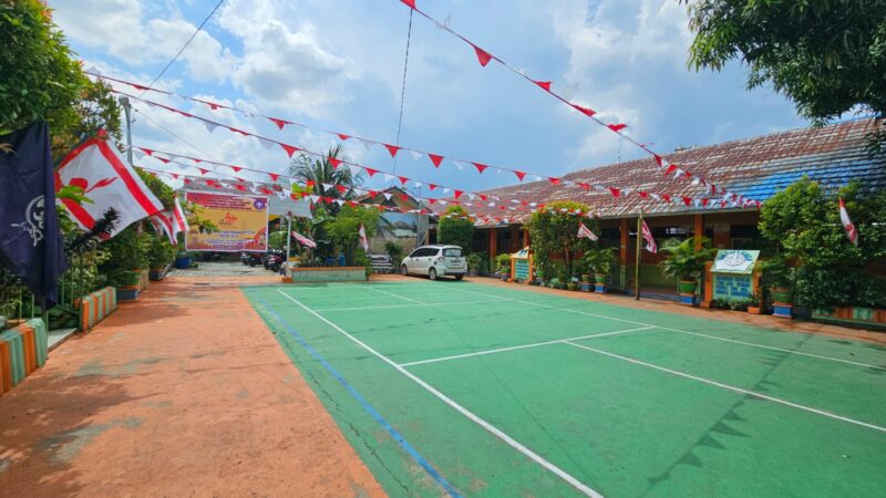 Suasana halaman SDN 005 Bontang Selatan (Foto: Jay)