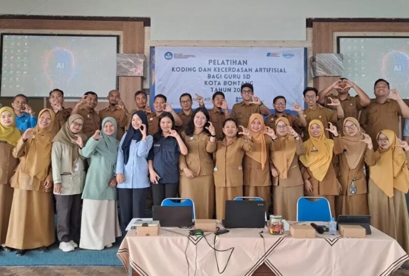 Guru dan siswa-siswa SDN 005 Bontang Selatan (Foto: Istimewa)