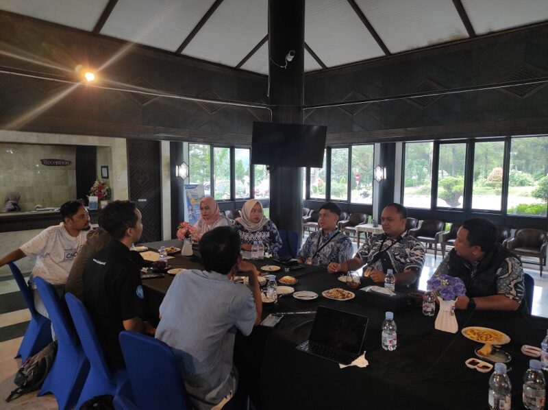 Pertemuan Pengurus PWI Bontang dengan manajemen Corcom Pupuk Kaltim belum lama ini.