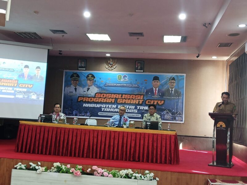 Trisno, Plt Asisten I Bidang Pemerintahan dan Kesejahteraan Rakyat saat memberikan sambutan dalam agenda Sosialisasi Program Smart City