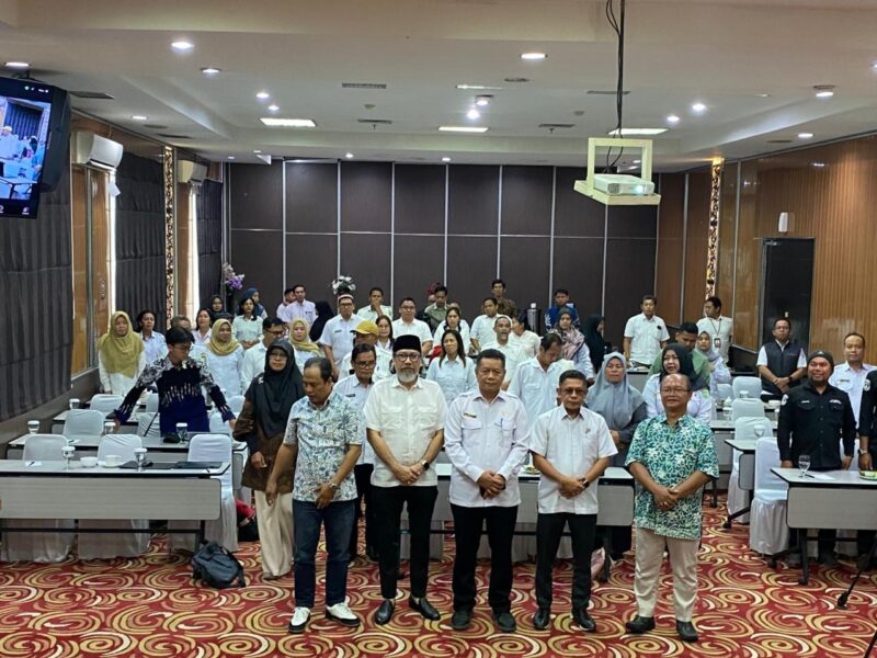 Foto bersama dalam agenda FGD TPST