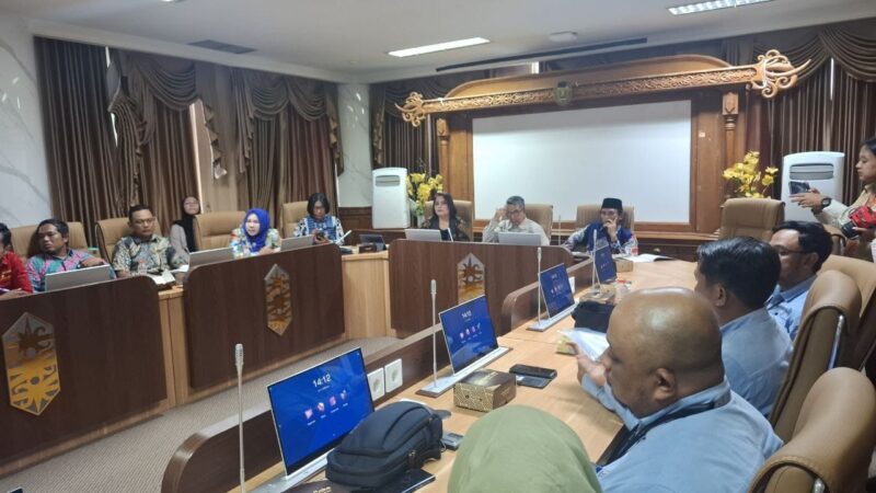 Bupati Kutai Timur, Ardiansyah Sulaiman saat mengikuti mediasi industrial antara PT PAMA dan Karyawan