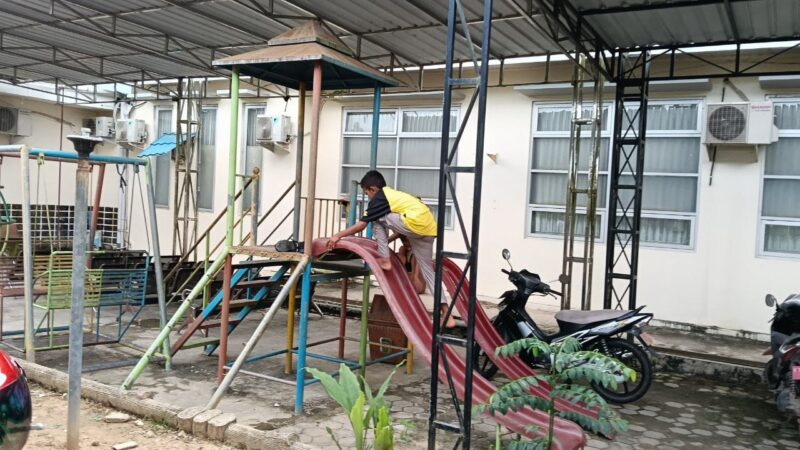 Taman Bermain anak di Kantor Disdukcapil Kutai Timur