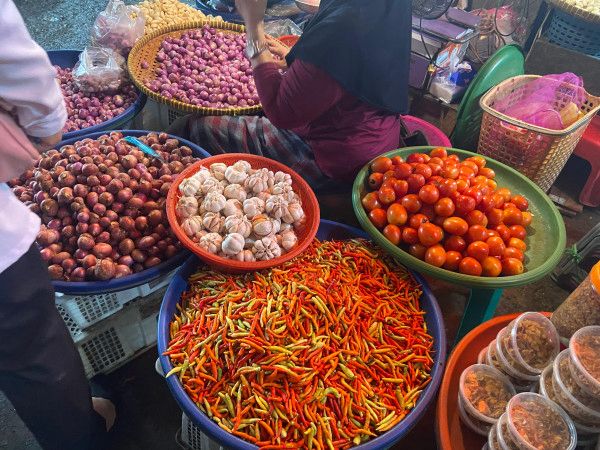 Bapokting di pasar tradisional menjadi sektor yang paling terdampak akibat naiknya harga BBM.(Bentangkaltim.com/ain).