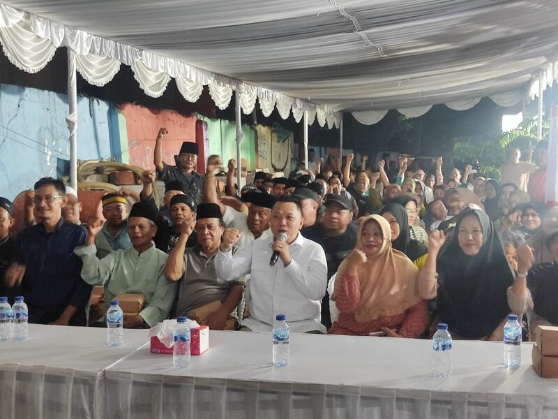 Ketua Komisi III DPRD Samarinda, Deni Hakim Anwar, saat menggelar reses penjaringan aspirasi masyarakat di Gang Tanjung, Kelurahan Sungai Pinang Luar, Samarinda. (Bentangkaltim.com/ard)