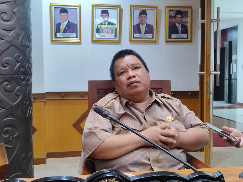 Anggota Komisi II DPRD Samarinda, Sani Bin Husain, saat menjelaskan aplikasi aspirasi digital miliknya. (Bentangkaltim.com/ard)
