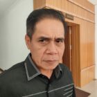 Ketua DPRD Samarinda, Helmi Abdullah, saat memberikan keterangan terkait isu PHK dan ketenagakerjaan. (Bentangkaltim.com/ard).