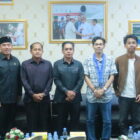Ketua DPRD Samarinda, Helmi Abdullah, saat menerima audiensi GMKI di ruang Ketua DPRD Samarinda. (Bentangkaltim.com/ist).