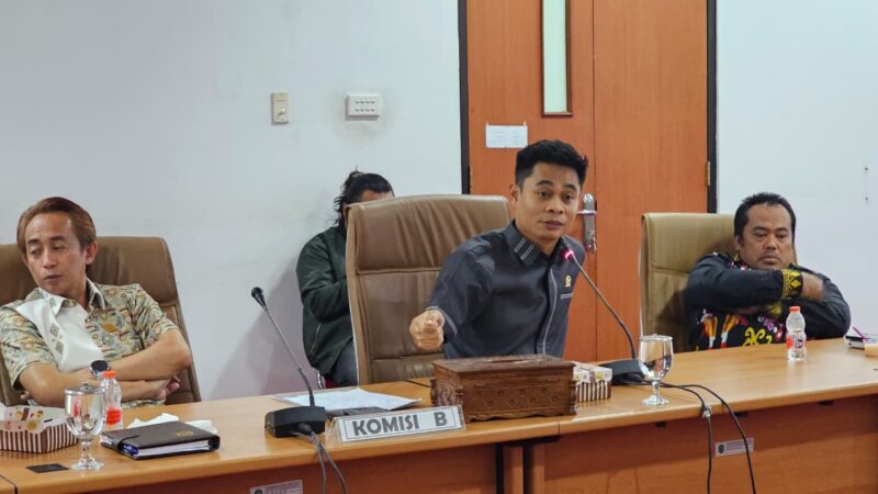 Anggota DPRD Kota Bontang, Winardi (tengah foto). (Jy/Bentangkaltim.com)