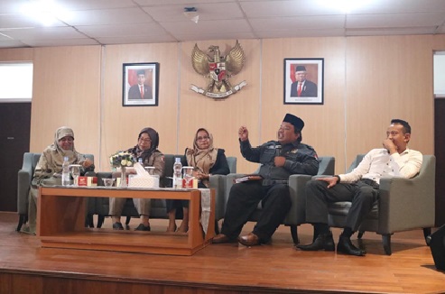 Anggota Komisi II DPRD Samarinda, Sani Bin Husain (kedua dari kanan),