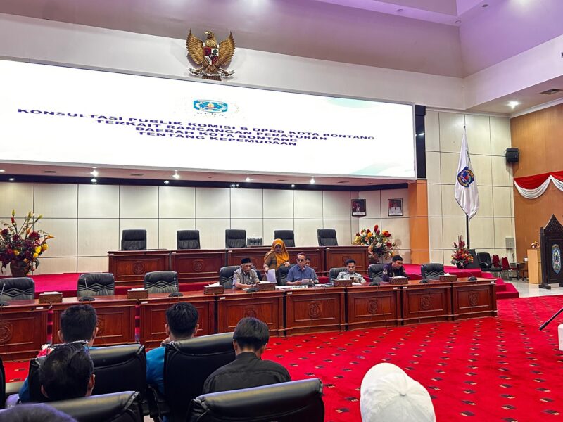  Komisi B DPRD Bontang Bersama Pemkot Bontang membahas raperda kepemudaan. (Bentangkaltim.com/asr))