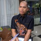 Joni Alla’ Padang memberikan keterangan terkait keluarnya rekomendasi dari DPP PDI Perjuangan terkait pengisian unsur pimpinan. (Bentangkaltim.com/asr)