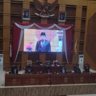 Ketua Komisi II DPRD Samarinda, Iswandi, menyampaikan pandangan akhir Fraksi PDI Perjuangan dengan sejumlah catatan kritis terhadap pengelolaan APBD 2025. (Bentangkaltim.com/ist).