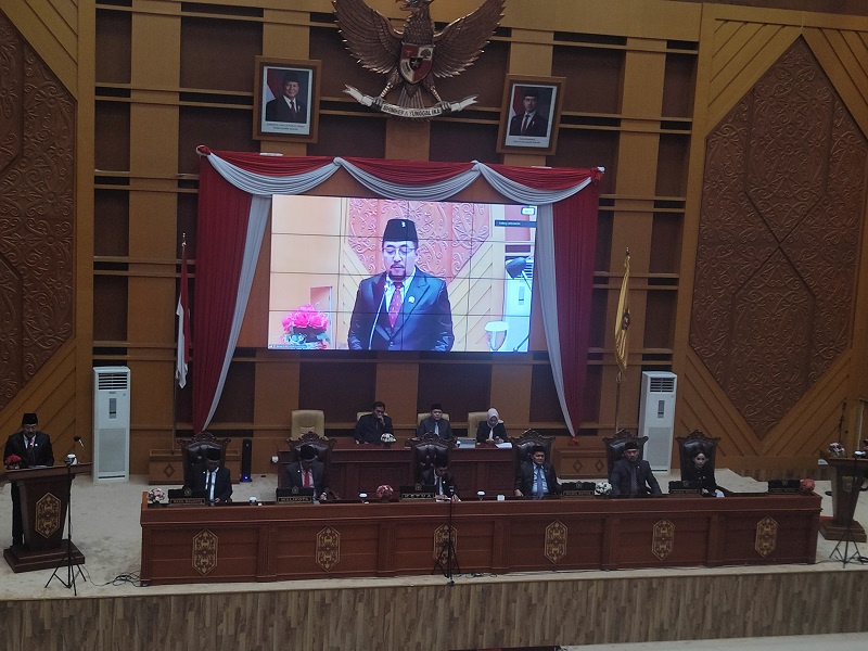 Ketua Komisi II DPRD Samarinda, Iswandi, menyampaikan pandangan akhir Fraksi PDI Perjuangan dengan sejumlah catatan kritis terhadap pengelolaan APBD 2025. (Bentangkaltim.com/ist).