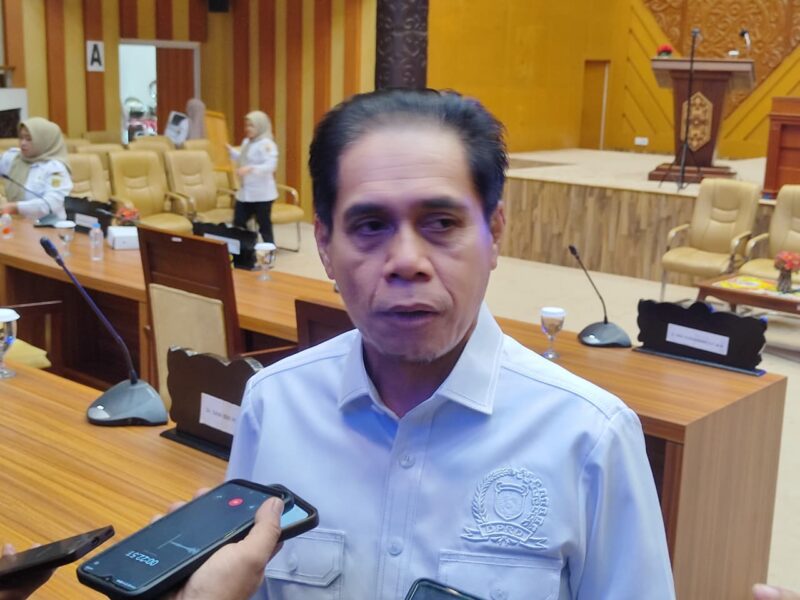 Ketua DPRD Samarinda, Helmi Abdullah, diwawancara usai menyampaikan rencana kegiatan sosial dalam rangka peringatan HUT ke-81 Kemerdekaan RI. (Bentangkaltim.com/ist).