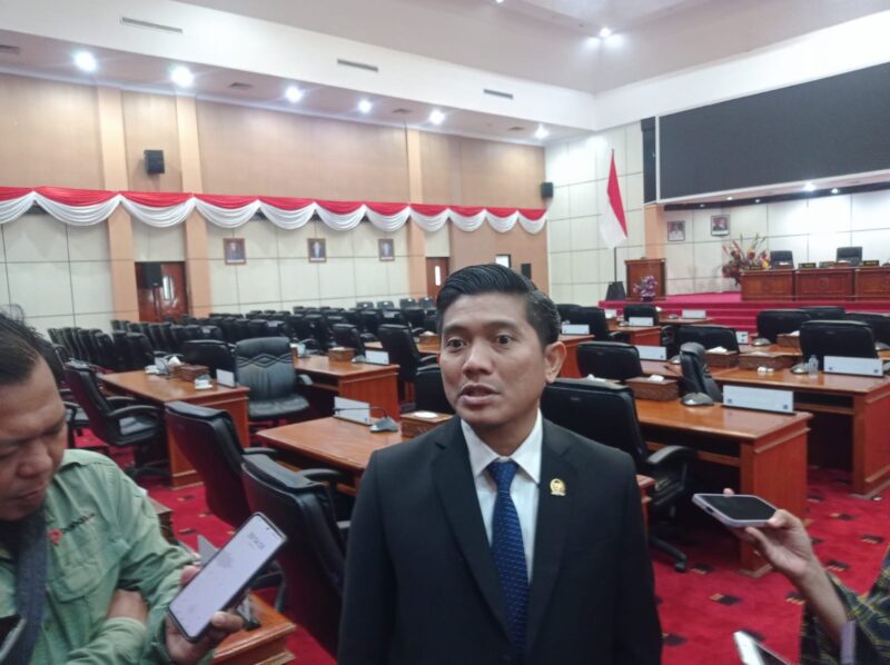 Ketua DPRD Bontang Andi Faizal Sofyan Hasdam memberikan peringatan kepada ASN untuk mematuhi regulasi yang ada. (Bentangkaltim.com/asr)