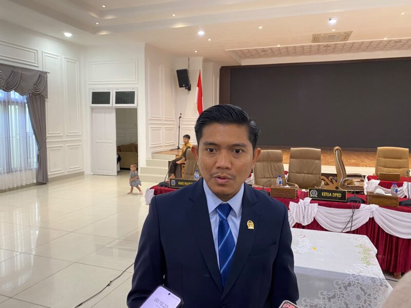 Ketua DPRD Bontang Andi Faizal Sofyan Hasdam memberikan pandangan terkait struktur fiskal di APBD Perubahan ini. (Bentangkaltim.com/asr)