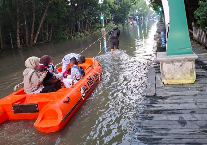 Trotoar Bontang Kuala menjadi salah salah satu prioritas usulan program sehubungan dengan penanganan akses ketika banjir rob. (Bentangkaltim.com/asr)