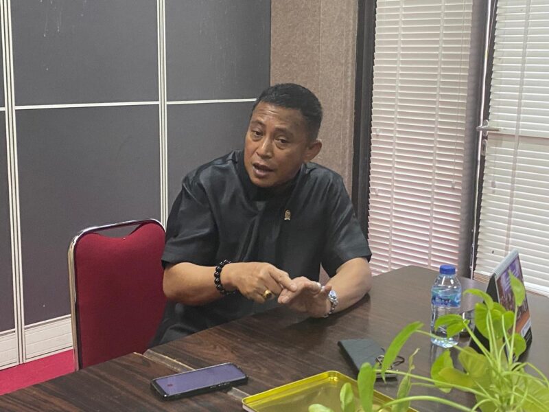 Wakil Ketua Komisi C DPRD Bontang Muhammad Sahib meminta bus karyawan tambang untuk dijemput di Terminal Bontang. (Bentangkaltim.com/asr)