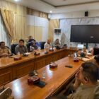 Pembahasan penanganan antrean kendaraan pengisi pertalite antara Pemkot, DPRD, dan pihak SPBU. (Bentangkaltim.com/asr)