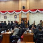 Tempat duduk pimpinan OPD beserta lurah dan camat di rapat paripurna. (Bentangkaltim.com/asr)