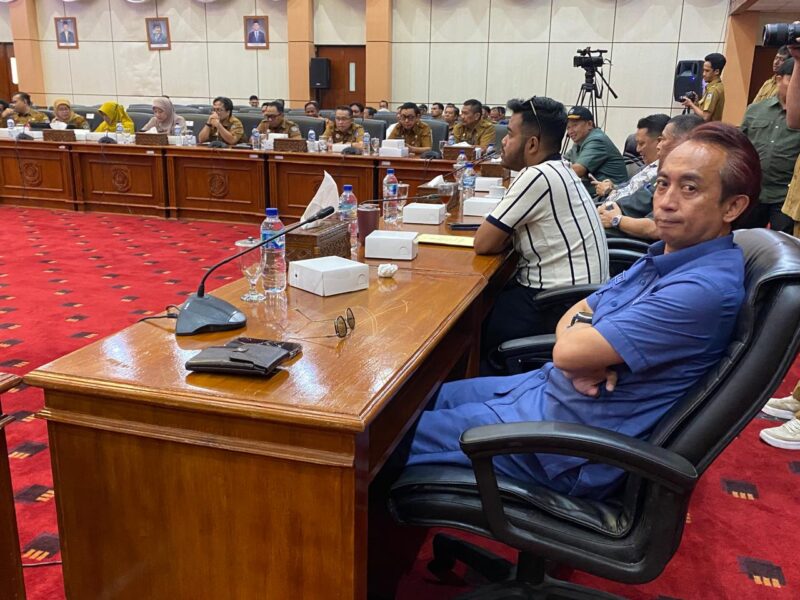 Anggota Fraksi Golkar DPRD Bontang Alfin Rausan Fikry menyampaikan pandangan fraksinya. (Bentangkaltim.com/asr)