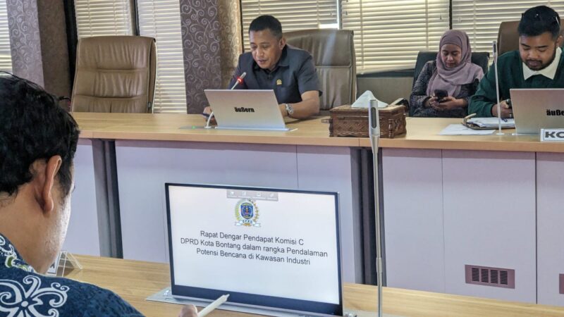 Komisi C DPRD Bontang membahas terkait Raperda tentang penanggulangan bencana kawasan industri dengan manajemen PT Badak LNG. (Bentangkaltim.com/asr)