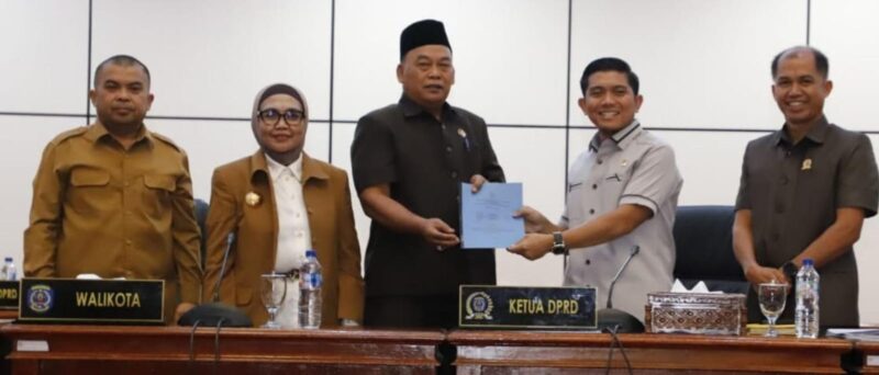 Dokumen pandangan Fraksi ADB DPRD Bontang atas Raperda APBD 2027 diserahkan kepada unsur pimpinan. (Bentangkaltim.com/asr)