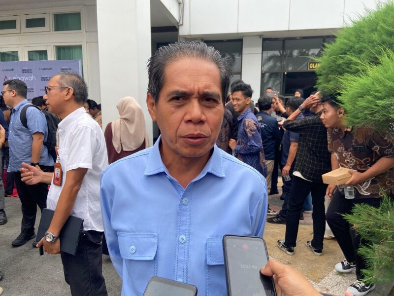 Ketua DPRD Kota Samarinda, Helmi Abdullah saat diwawancarai media. (Bentangkaltim.com/ist).