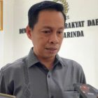 Sekretaris Komisi I DPRD Kota Samarinda, Ronal Stephen Lonteng saat diwawancarai media. (Bentangkaltim.com/ist).